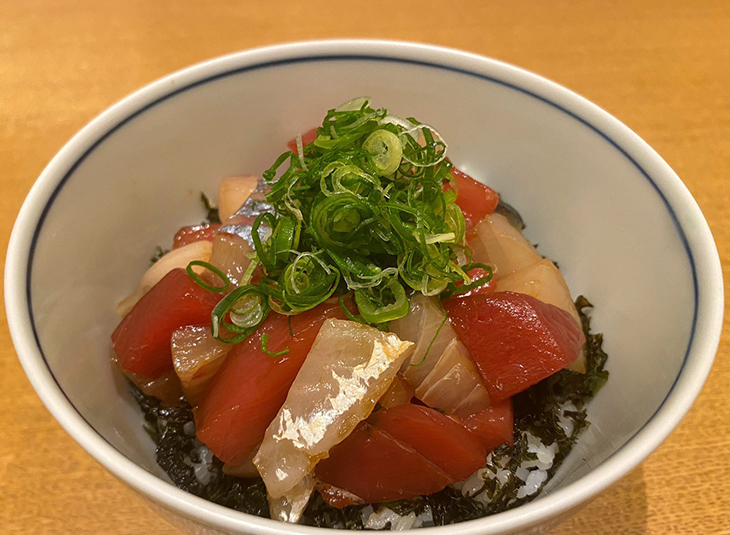 Kaisen Donburi (Assorted seafood rice bowl)